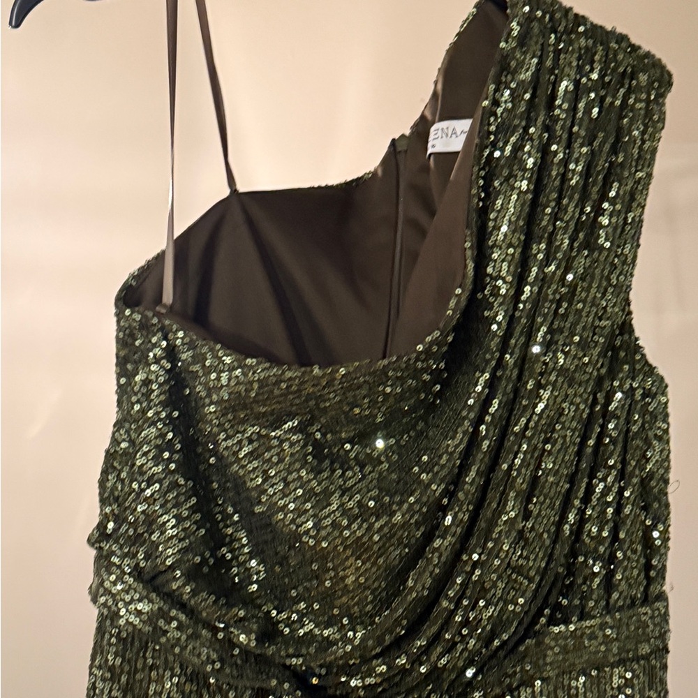 Elegant One-Shoulder Sequin Dress in Green
